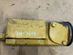 7N-7643 Bonnet-oil